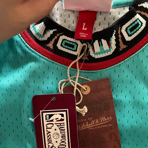 Vancouver Grizzlies Jersey - Picture 3 of 4